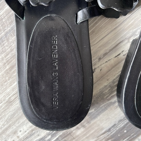 Vera Wang Lavender Label Laser Cut Black Leather Sandals Size 9M - Picture 3 of 5